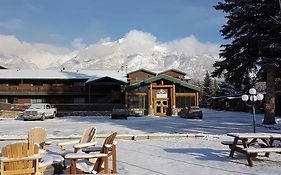 Rundle Mountain Lodge Canmore